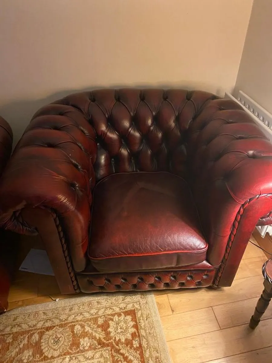 Chesterfield oxblood 3 seater & 2 Arm chairs - Image 3