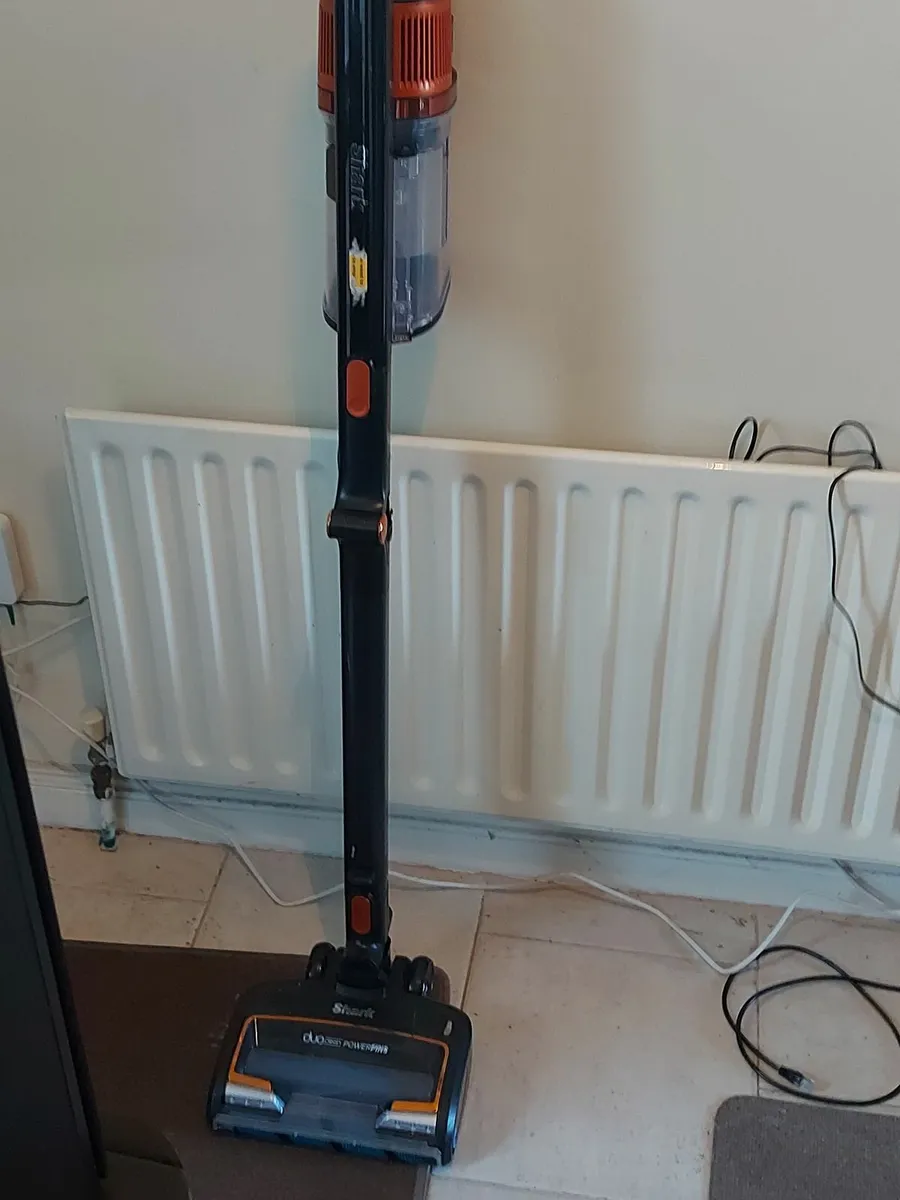 Shark Cordless Vacuum Cleaner with Anti Hair Wrap - Image 1