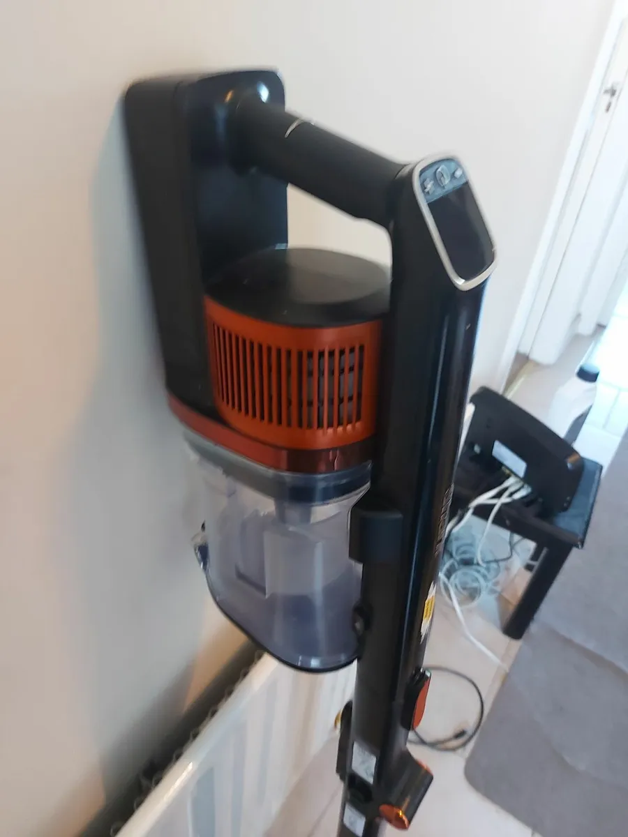 Shark Cordless Vacuum Cleaner with Anti Hair Wrap - Image 3