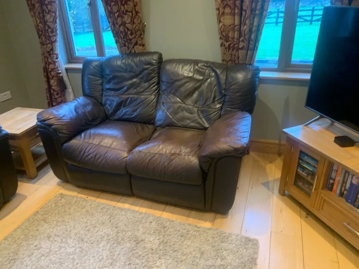 Two piece leather sofa set - Image 1