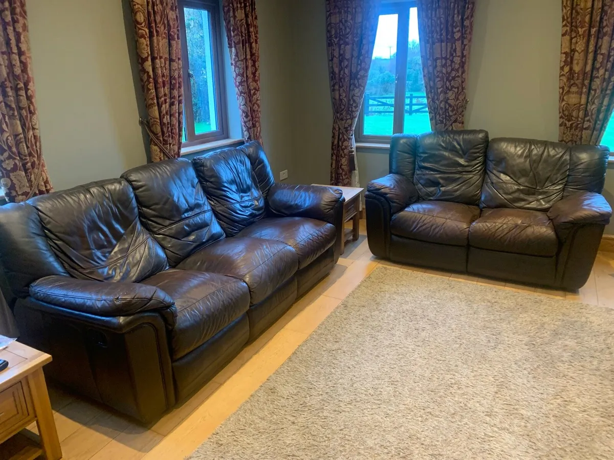 Two piece leather sofa set - Image 2