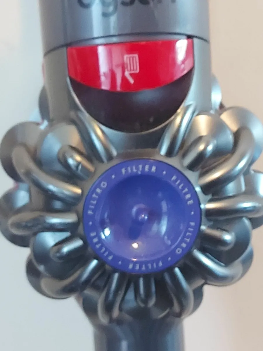 DYSON V7 Total Clean Vacuum Cleaner with charger - Image 2