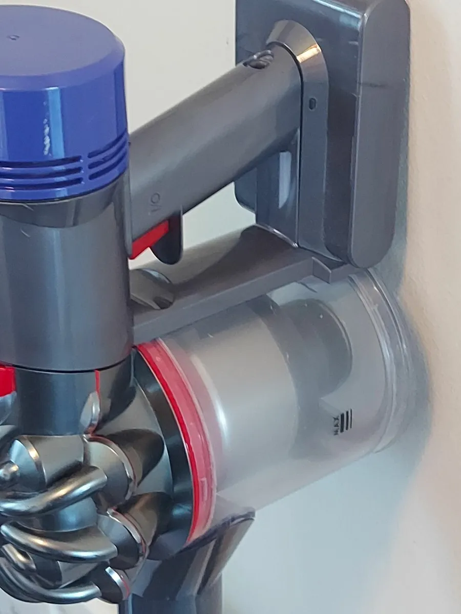DYSON V7 Total Clean Vacuum Cleaner with charger - Image 4