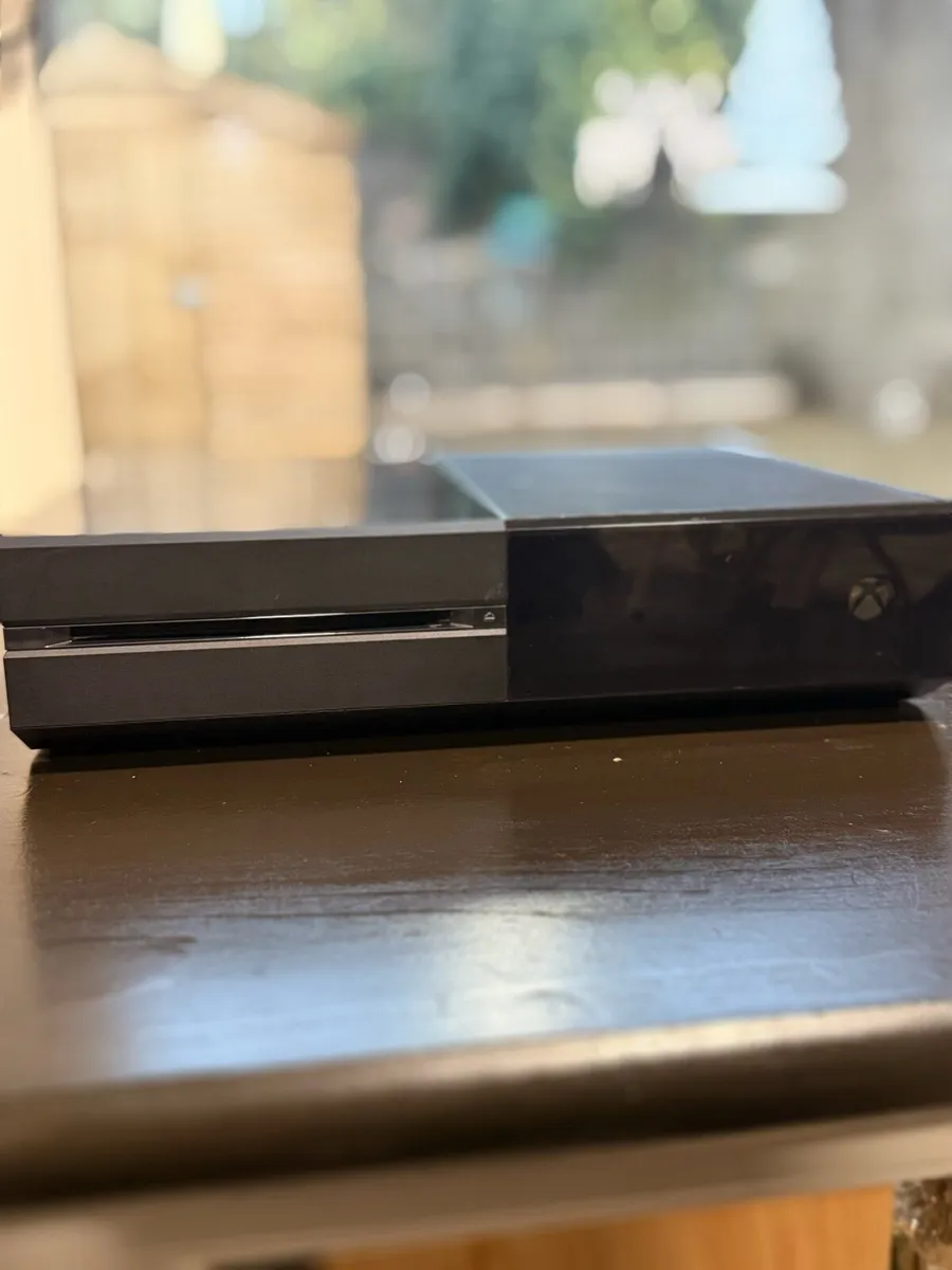 Xbox one + 17 games (NEGOTIABLE) - Image 2