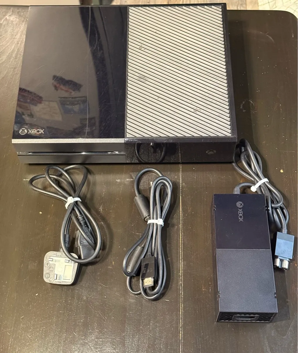 Xbox one + 17 games (NEGOTIABLE) - Image 3