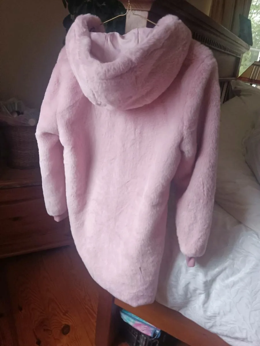 Child beautiful pink coat new,9/10 15 EURO - Image 3
