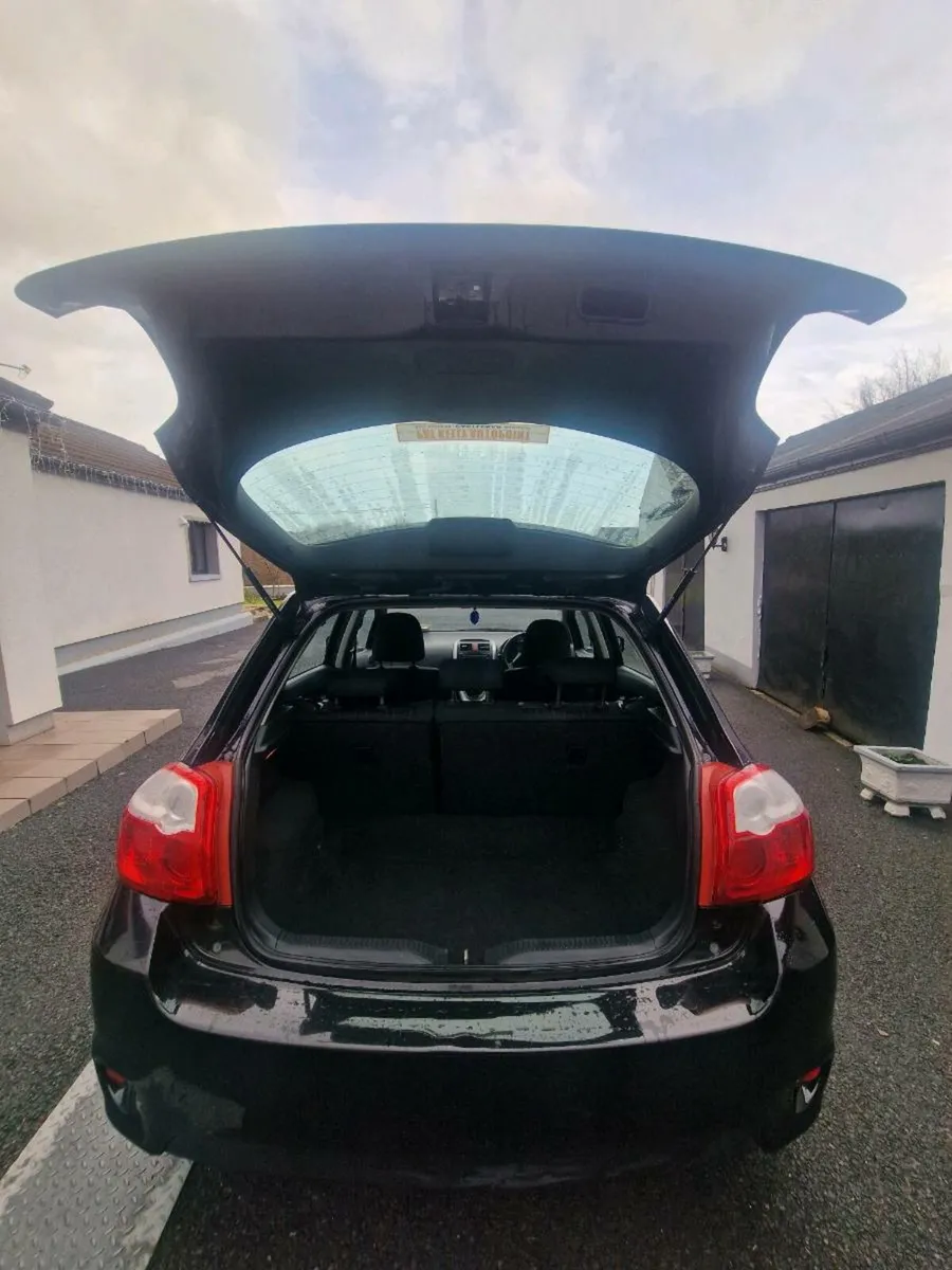 Toyota Auris 1.4 Diesel 2011 - Image 3