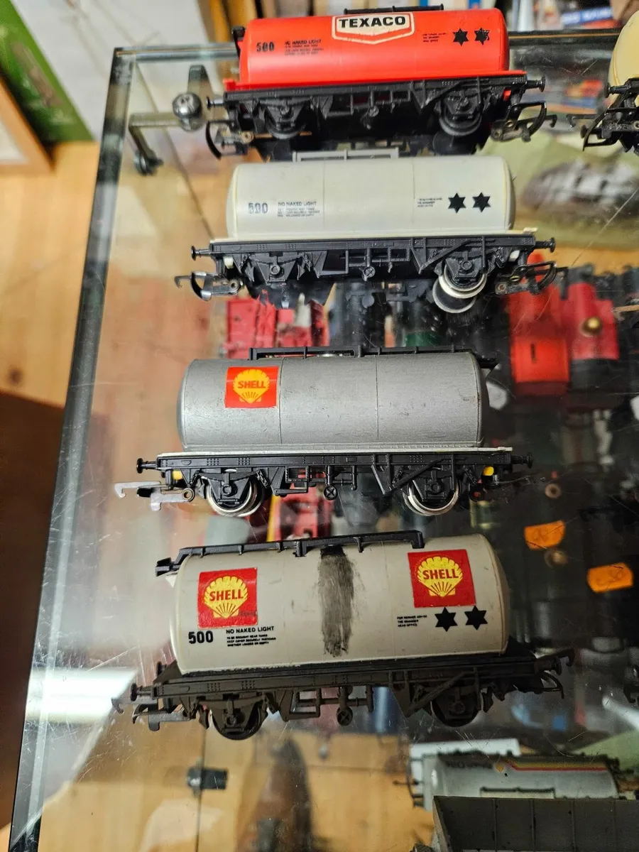 Hornby OO Gauge Wagons - Image 1