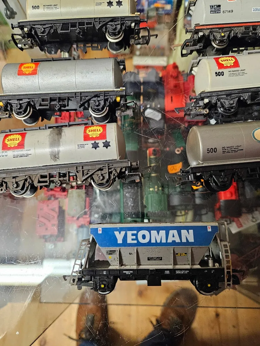 Hornby OO Gauge Wagons - Image 2