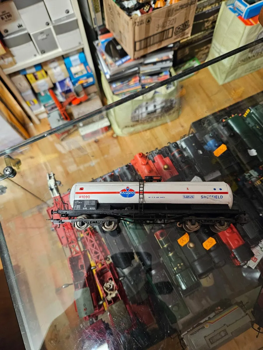 Hornby Lima OO Gauge Tanker Wagon - Image 1