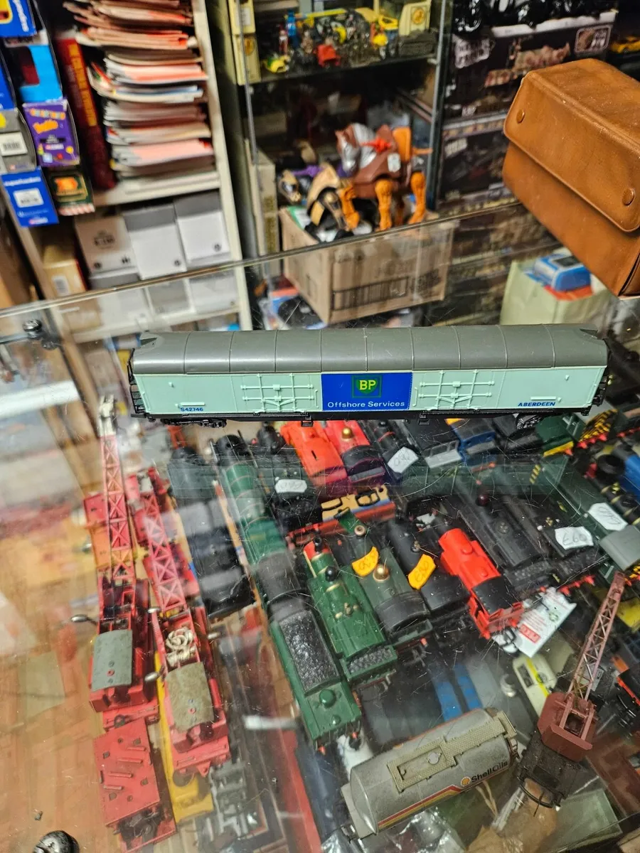 Hornby Lima OO Gauge Closed Van - Image 1