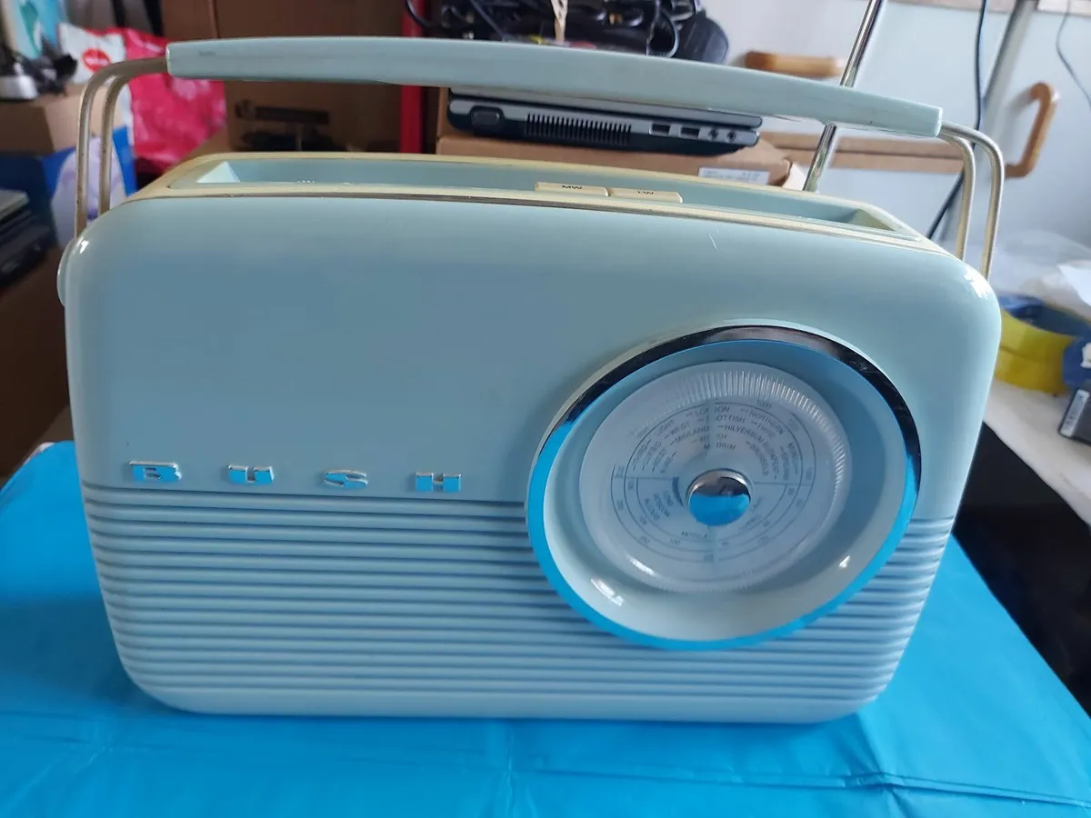 BUSH Antique Style Radio TR82, Works great - Image 1