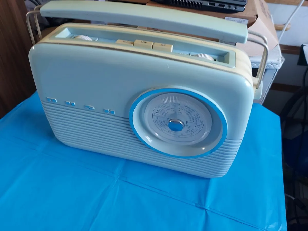 BUSH Antique Style Radio TR82, Works great - Image 2