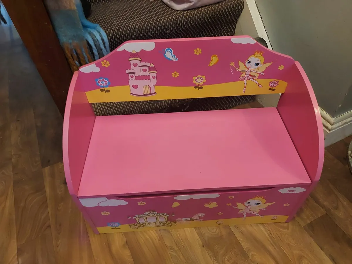 Toy box, seat. - Image 1