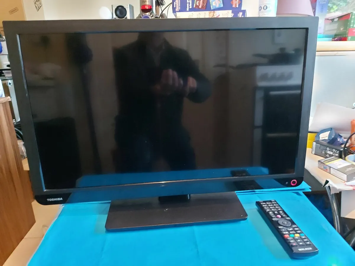 TOSHIBA 24 inch LCD Colour TV Model No. 24D1333B2 - Image 2