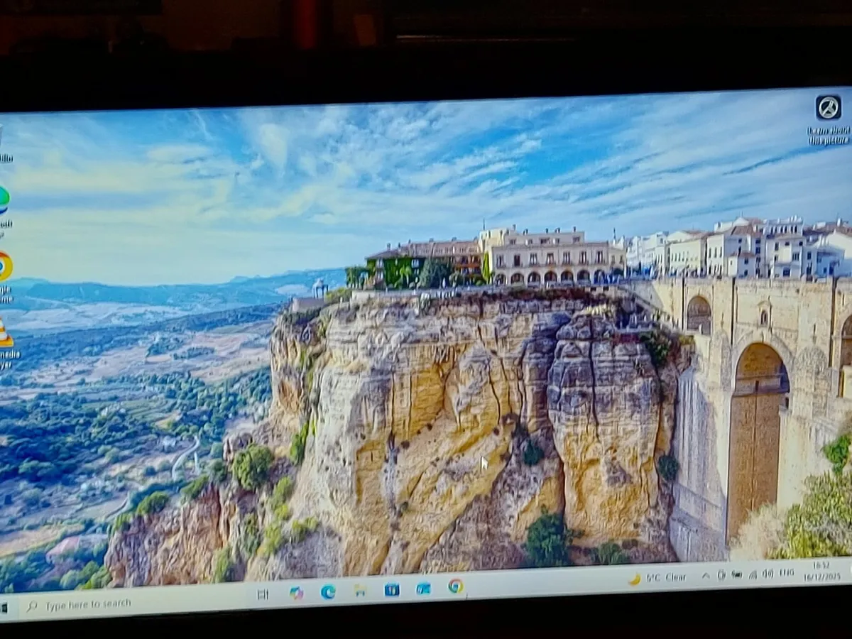 Toshiba Satellite C850-1C0, 15.6 inch laptop, 4GB - Image 4