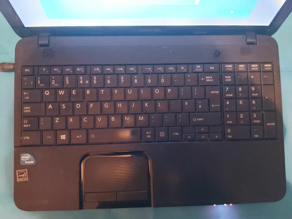 Toshiba Satellite C850-1C0, 15.6 inch laptop, 4GB - Image 3