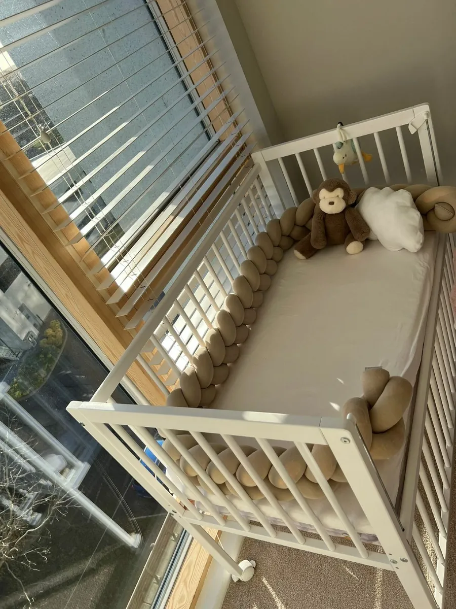 Bedside baby cot - Image 4