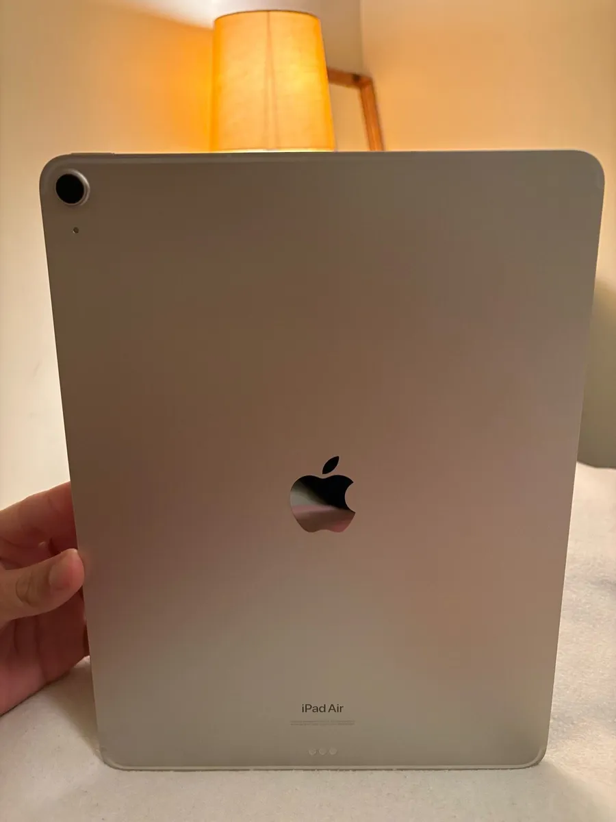 Ipad Air 6th gen / 13” / M2 / 128gb starlight - Image 1