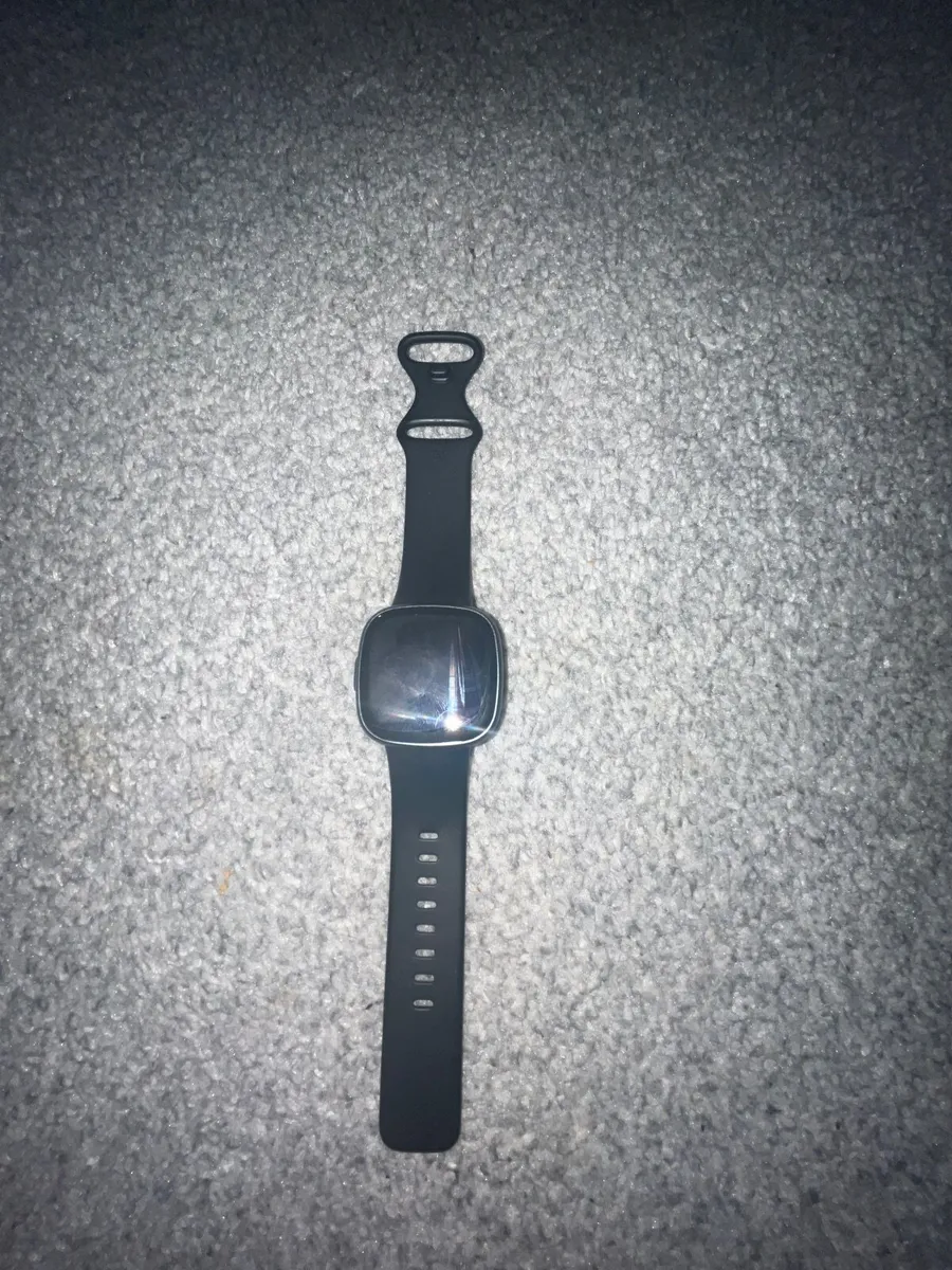 Fitbit Versa 4 (Brand new) - Image 1