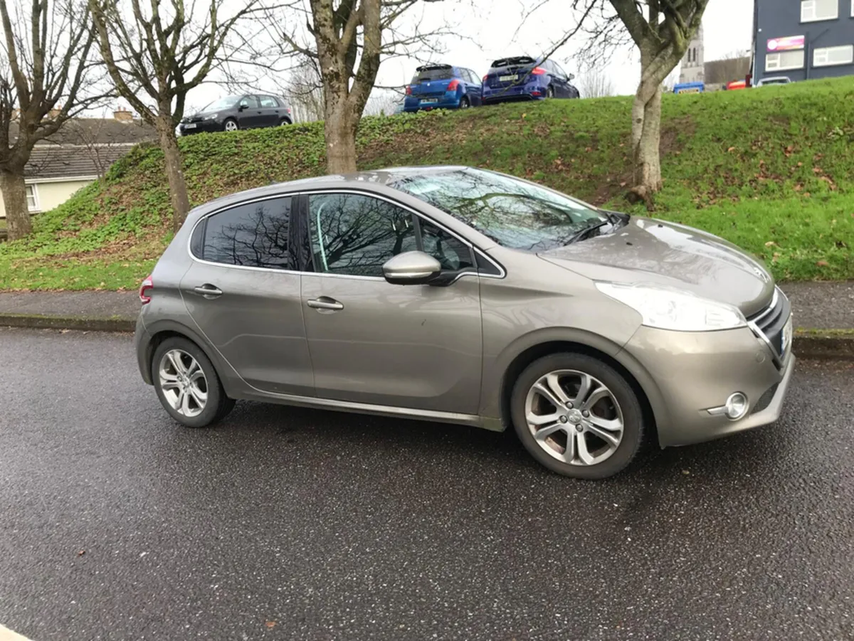 Peugeot 208 TRASE SALE ONLY 1.2 VTI 82 ALLURE 5DR - Image 1