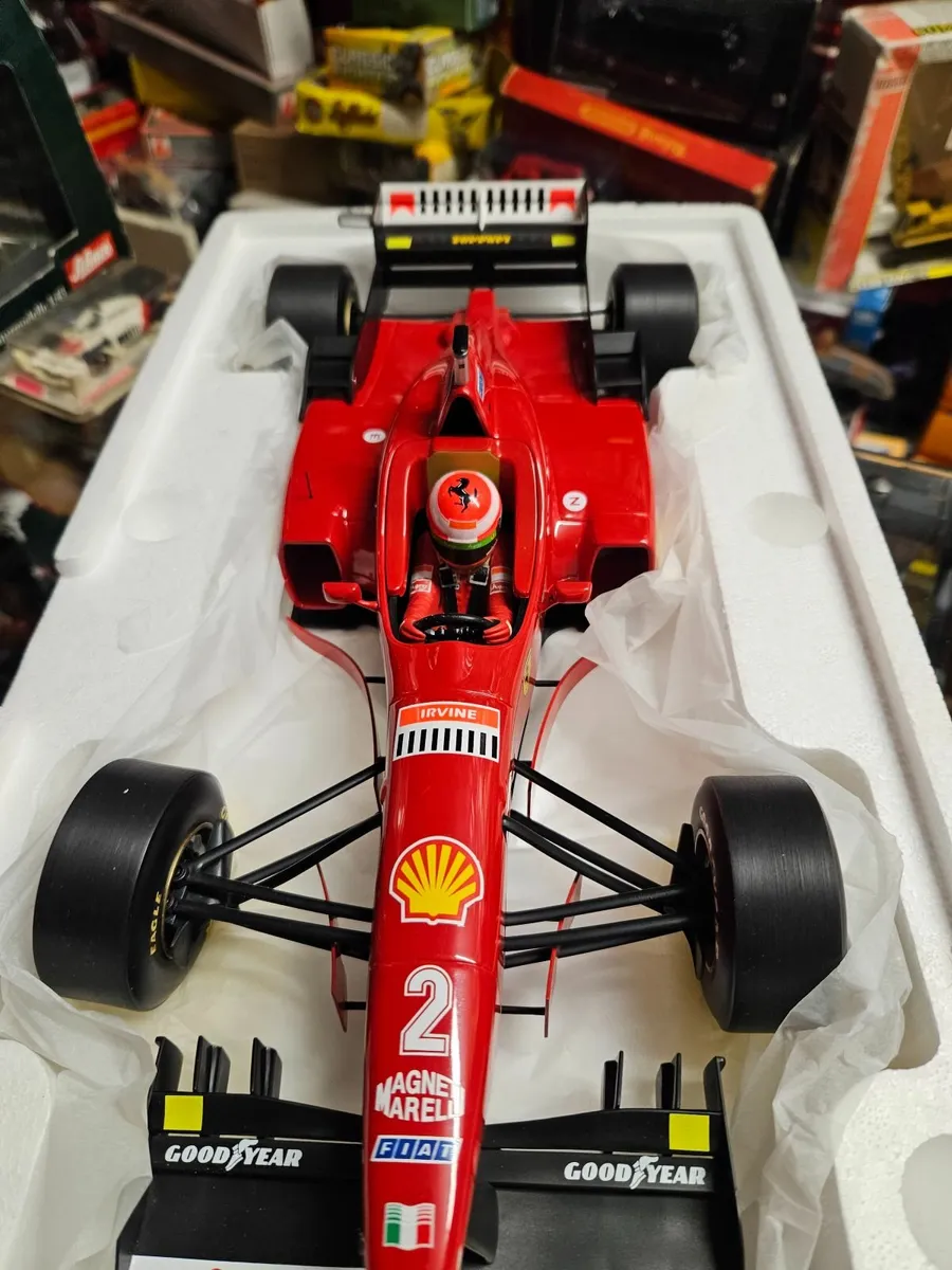 Corgi Minichamps Ferrari F1 Eddie Irvine 1:12 - Image 2