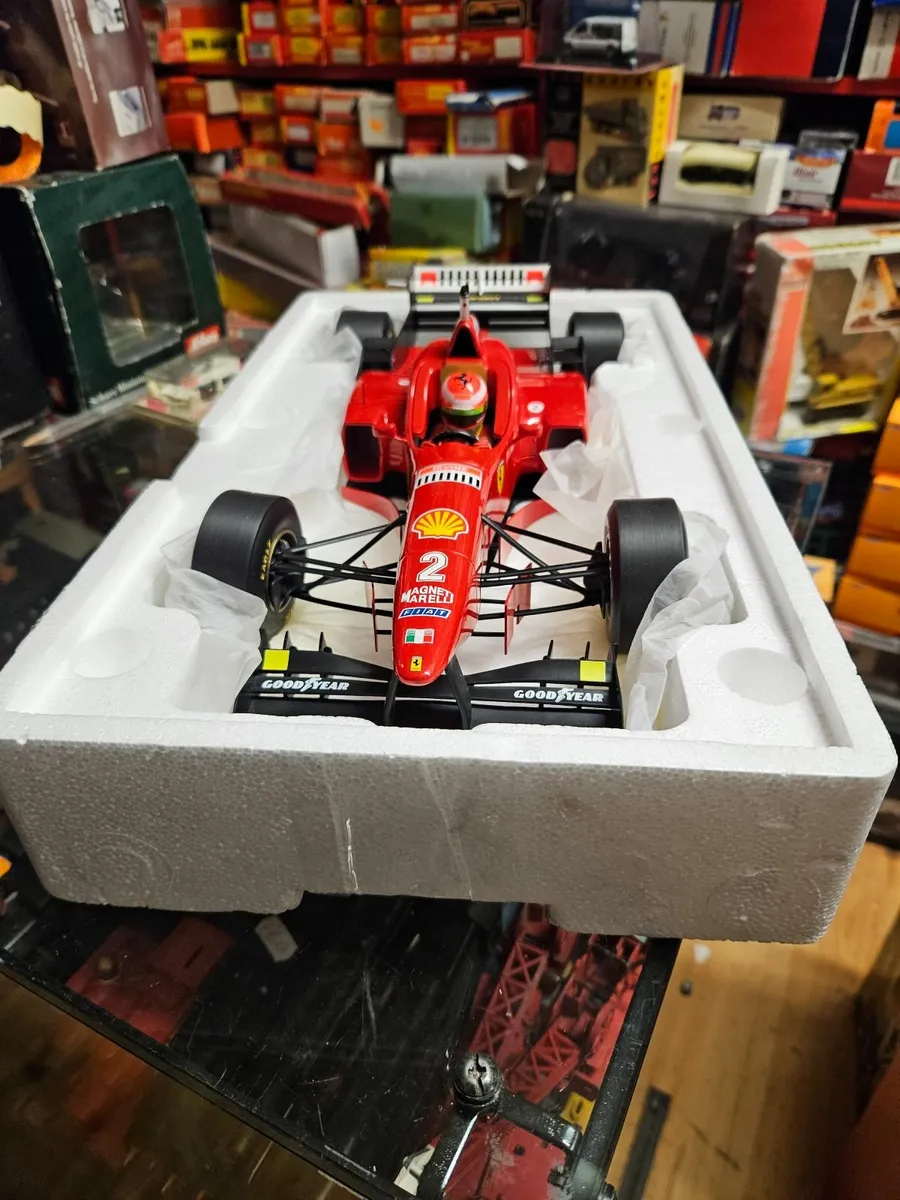 Corgi Minichamps Ferrari F1 Eddie Irvine 1:12 - Image 3