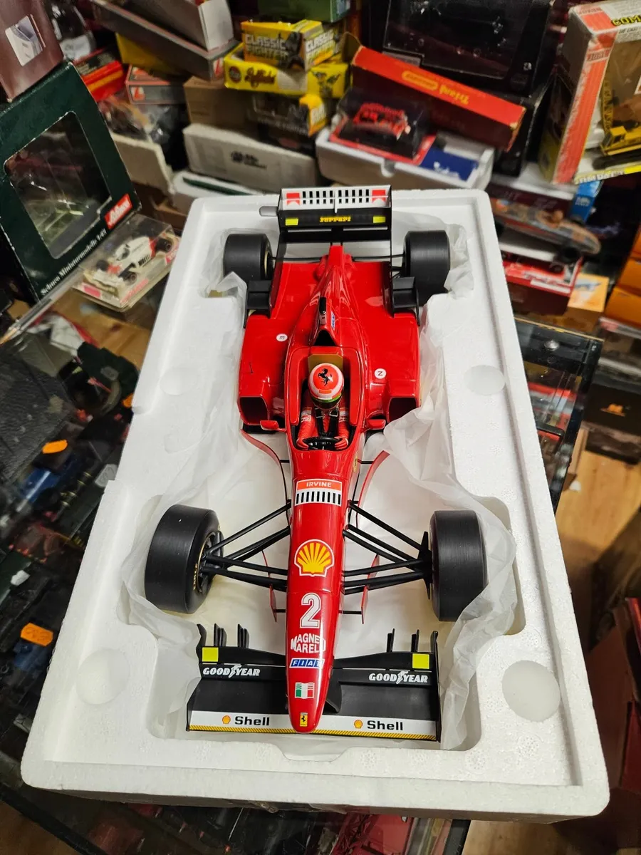 Corgi Minichamps Ferrari F1 Eddie Irvine 1:12 - Image 4