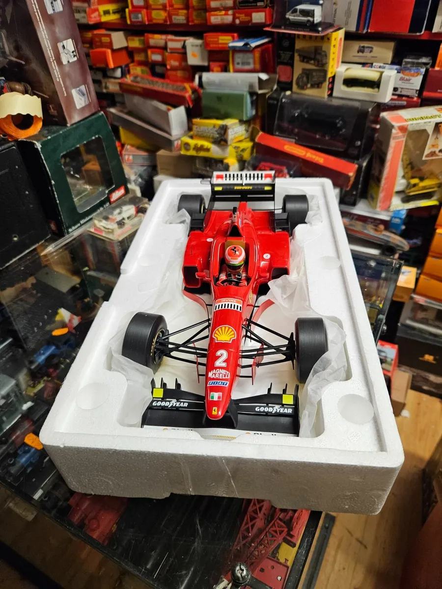 Corgi Minichamps Ferrari F1 Eddie Irvine 1:12 - Image 1