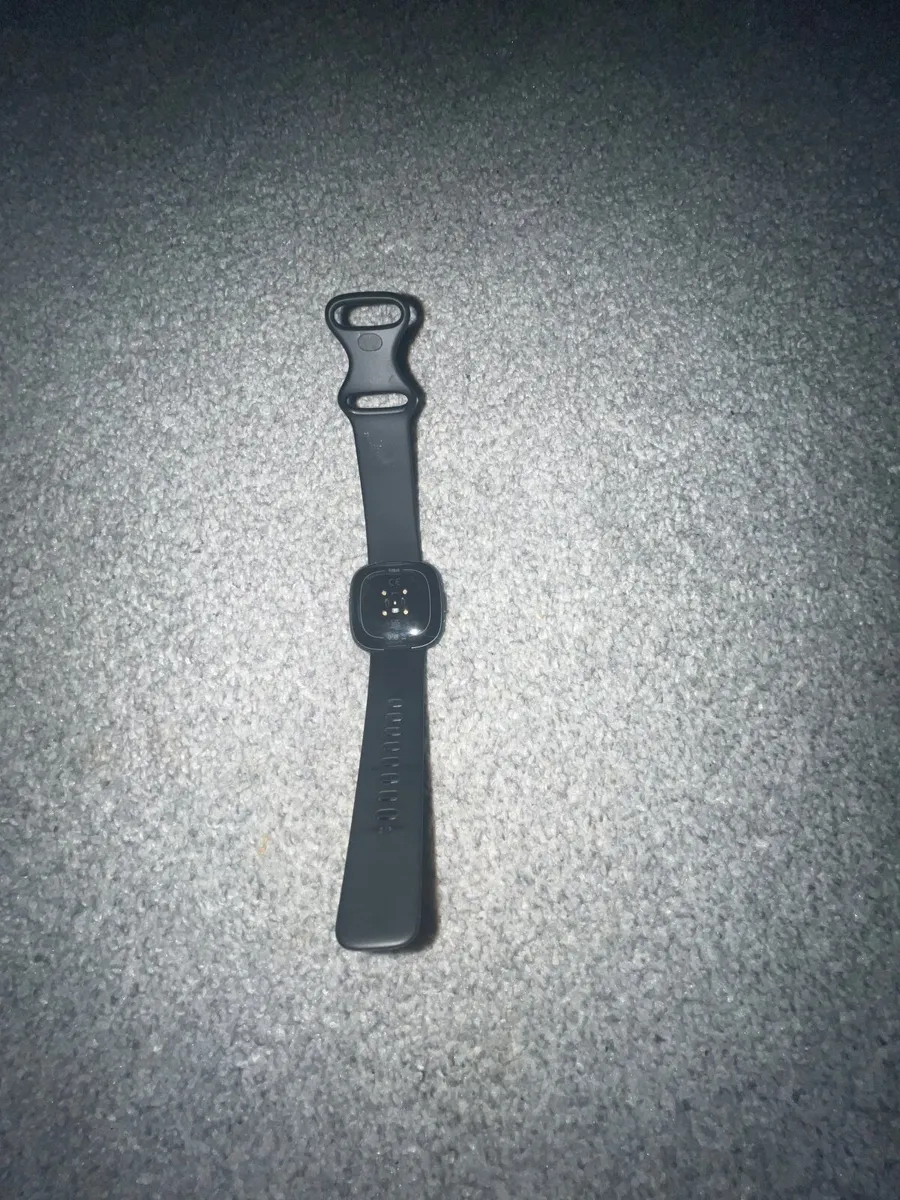 Fitbit Versa 4 (Brand new) - Image 3
