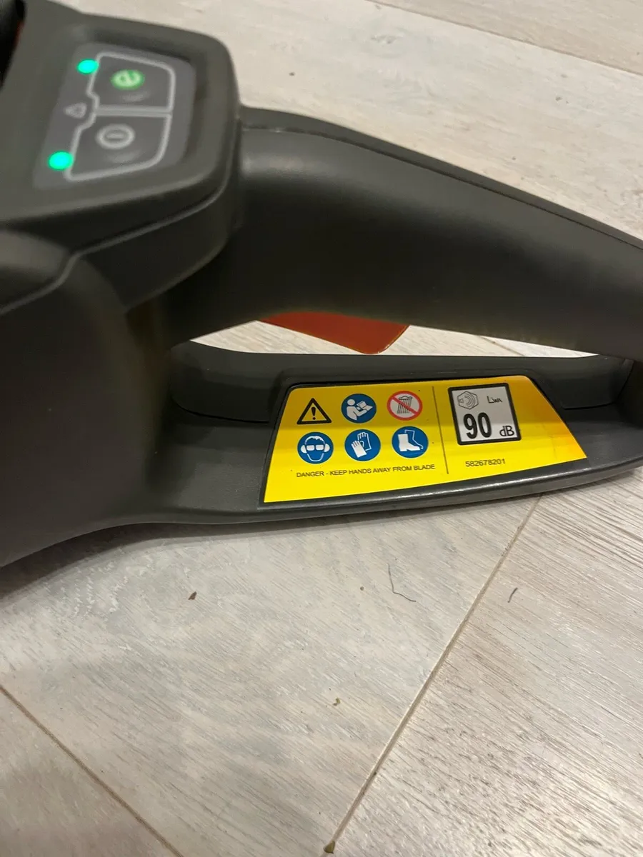 Cordless hedge trimmer - Image 3