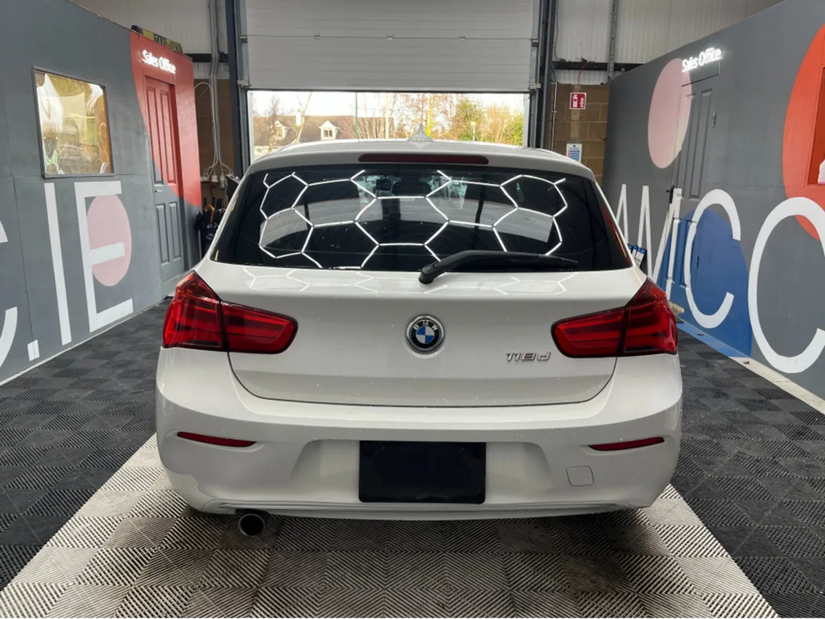 BMW 1-Series 2016 BMW 118D STYLE 2.0 AUTOMATIC / C - Image 3