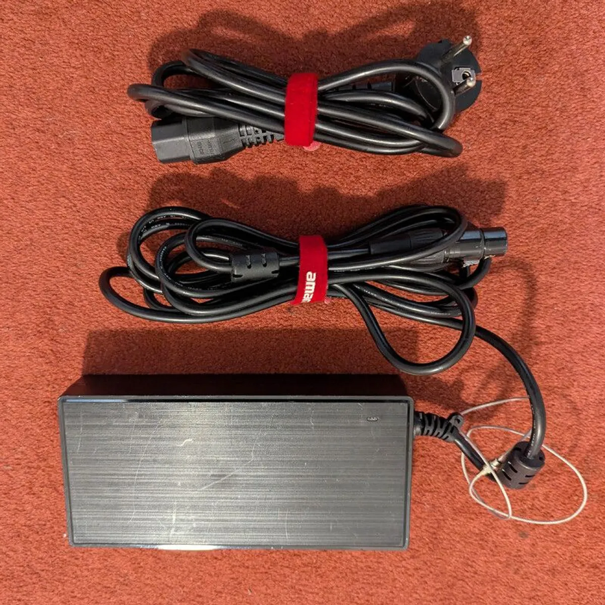 Aputure Amaran 300c RGBWW LED Light with Case in Grey Perfect Condition - Image 4