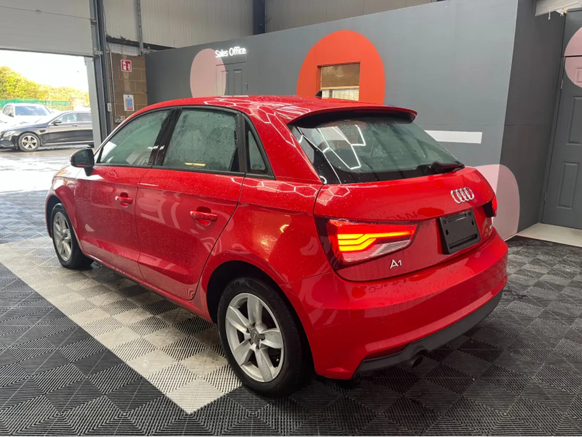 Audi A1 2016 AUDI A1 SPORTS BAG 1.0 AUTOMATIC - Image 4