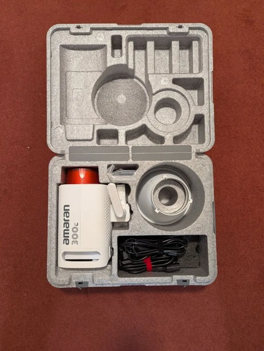 Aputure Amaran 300c RGBWW LED Video Light in White Complete Kit with Case - Image 2