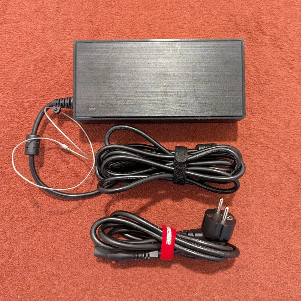 Aputure Amaran 300c RGBWW LED Video Light in White Complete Kit with Case - Image 4