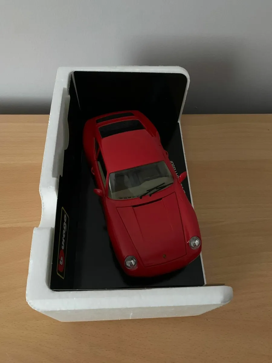 1993 Porsche 911 Carrera 1/18 Burago Model Car - Image 3