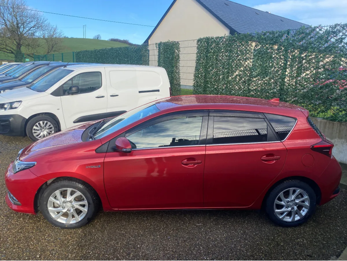 Toyota Auris 1.8 HYBRID ICON - Image 3