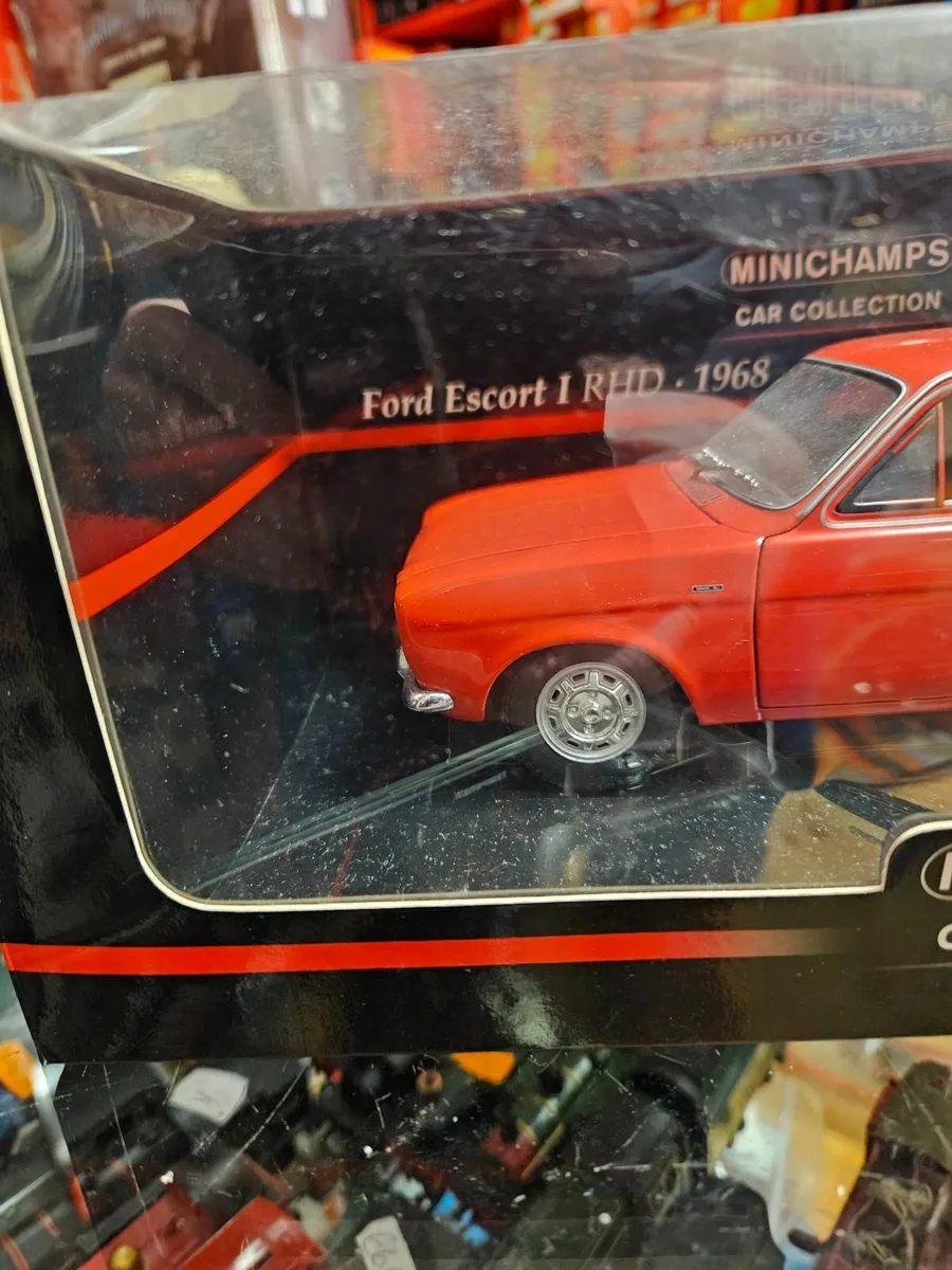 Corgi Minichamps Ford Escort MKI 1.18 - Image 2
