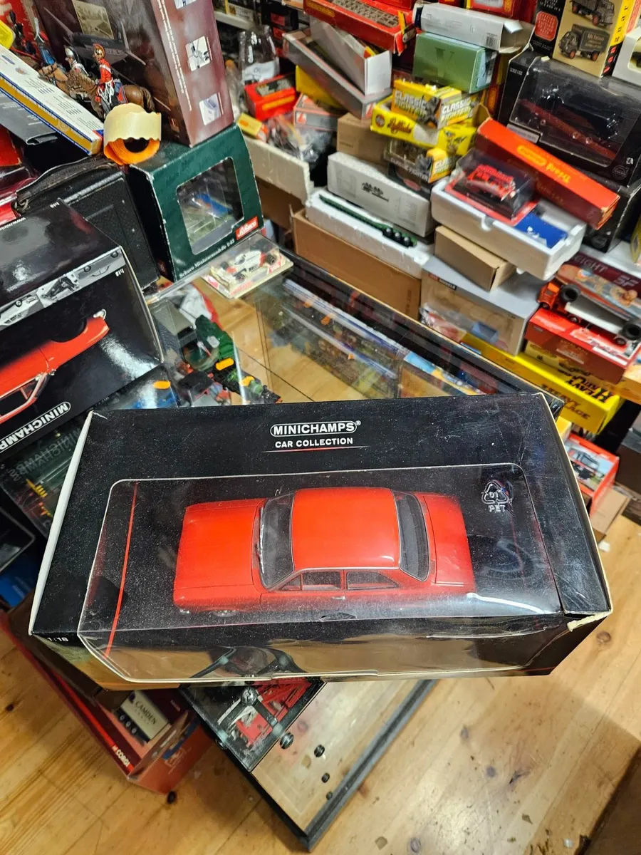 Corgi Minichamps Ford Escort MKI 1.18 - Image 3