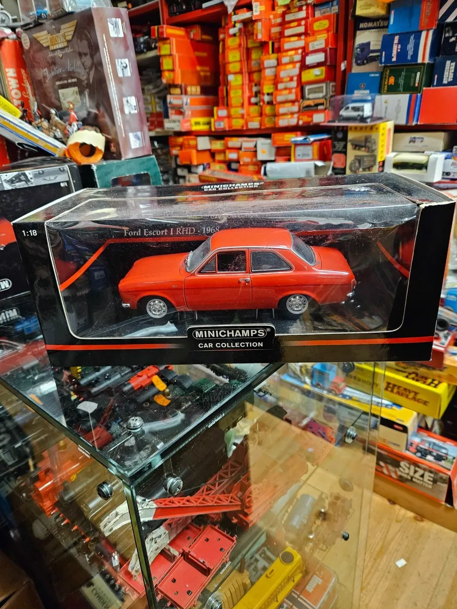 Corgi Minichamps Ford Escort MKI 1.18 - Image 1
