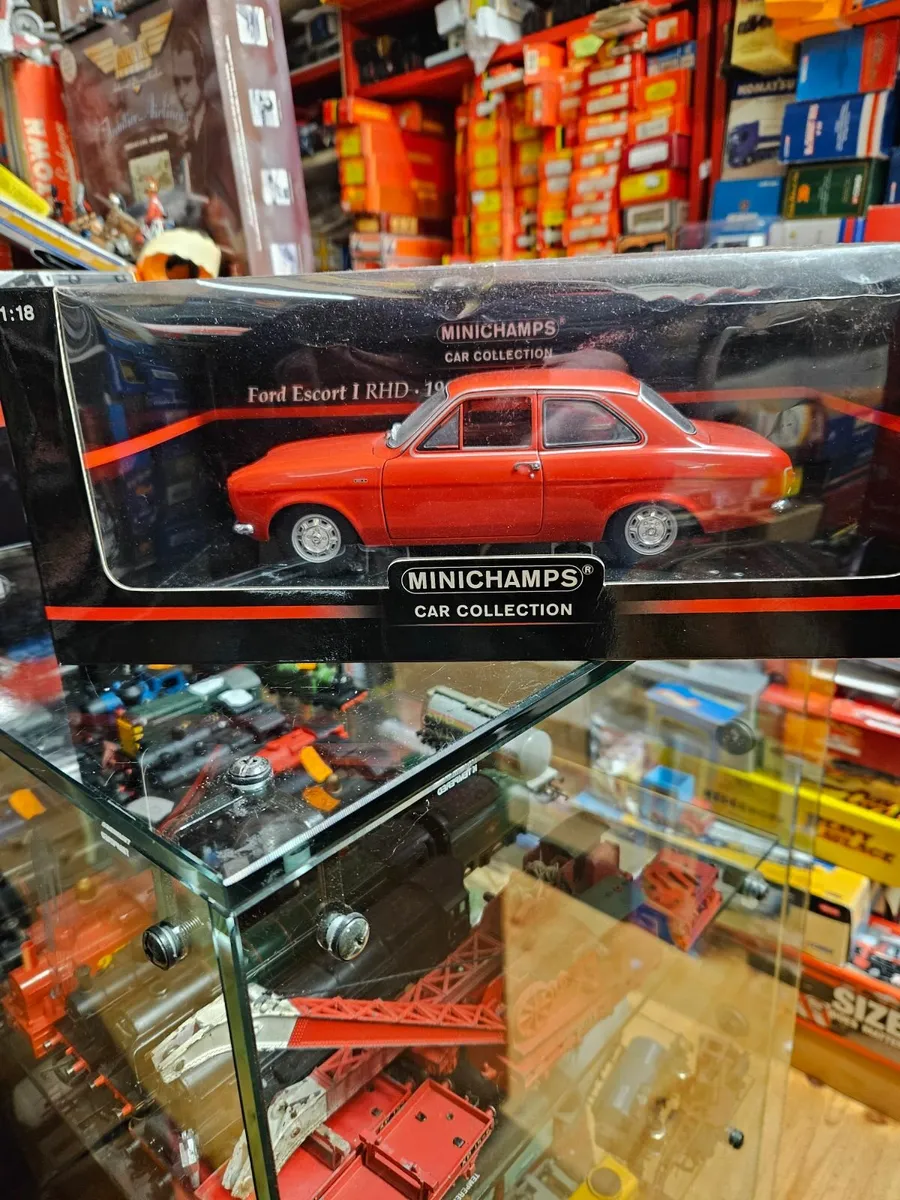 Corgi Minichamps Ford Escort MKI 1.18 - Image 4