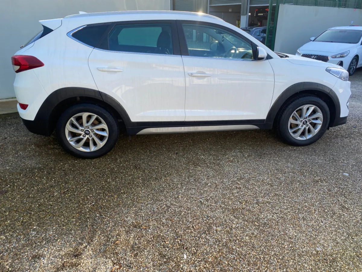 Hyundai Tucson 1.7 PREMIUM BLD 116PS 5 5DR - Image 2