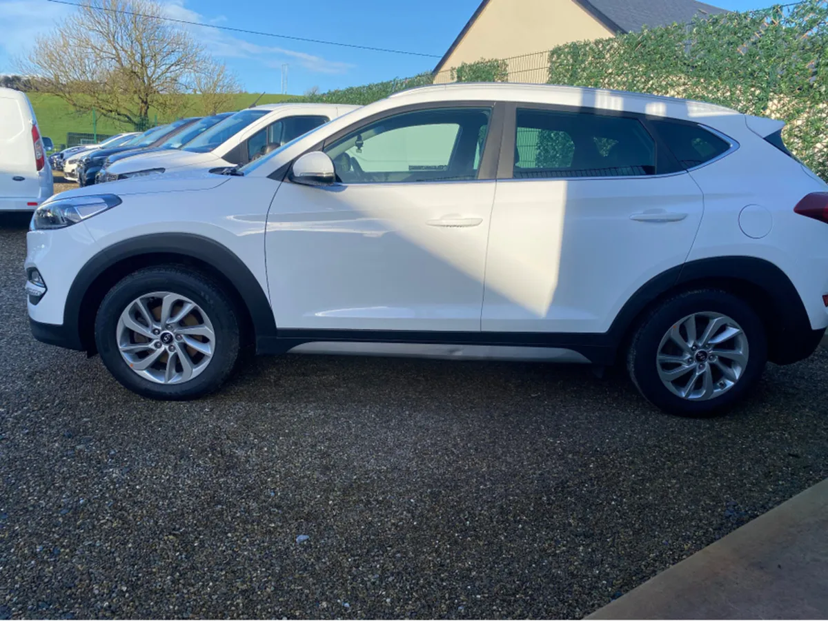 Hyundai Tucson 1.7 PREMIUM BLD 116PS 5 5DR - Image 4
