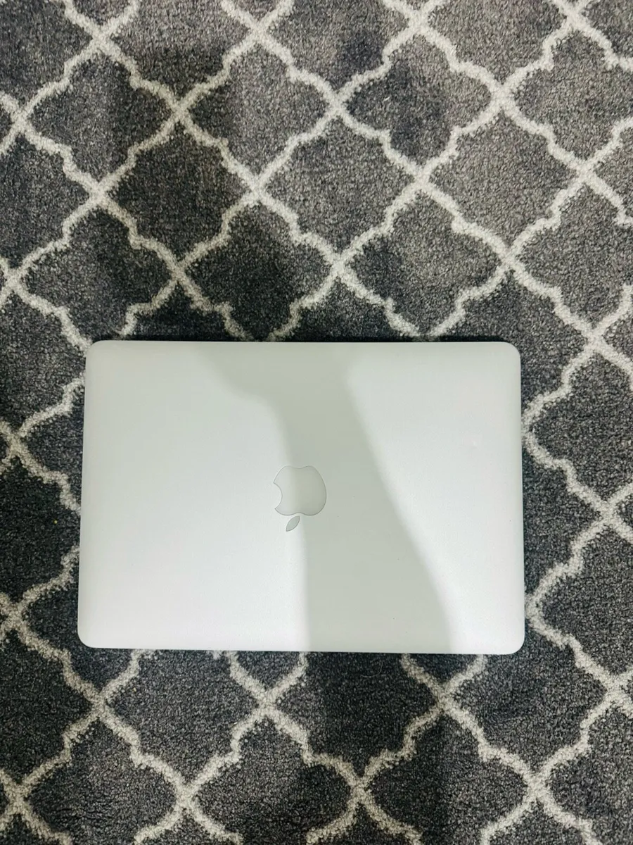 MacBook pro 13inch - Intel core i5 - Image 2