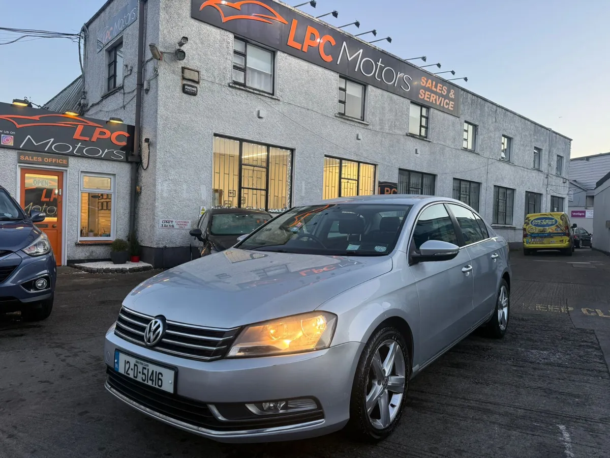 Volkswagen Passat 2012 - Image 2