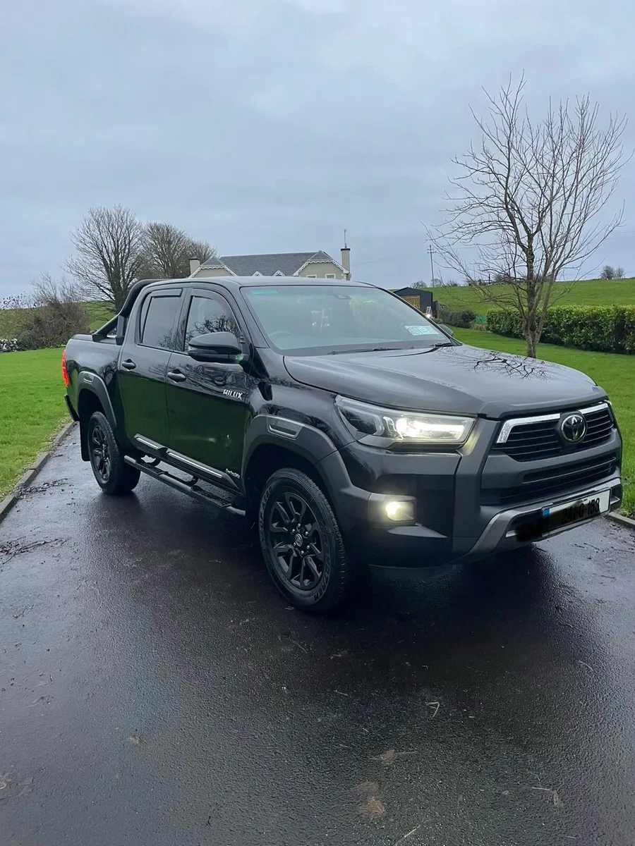 2024 Hilux Invincible Genuine Black Edition - Image 2