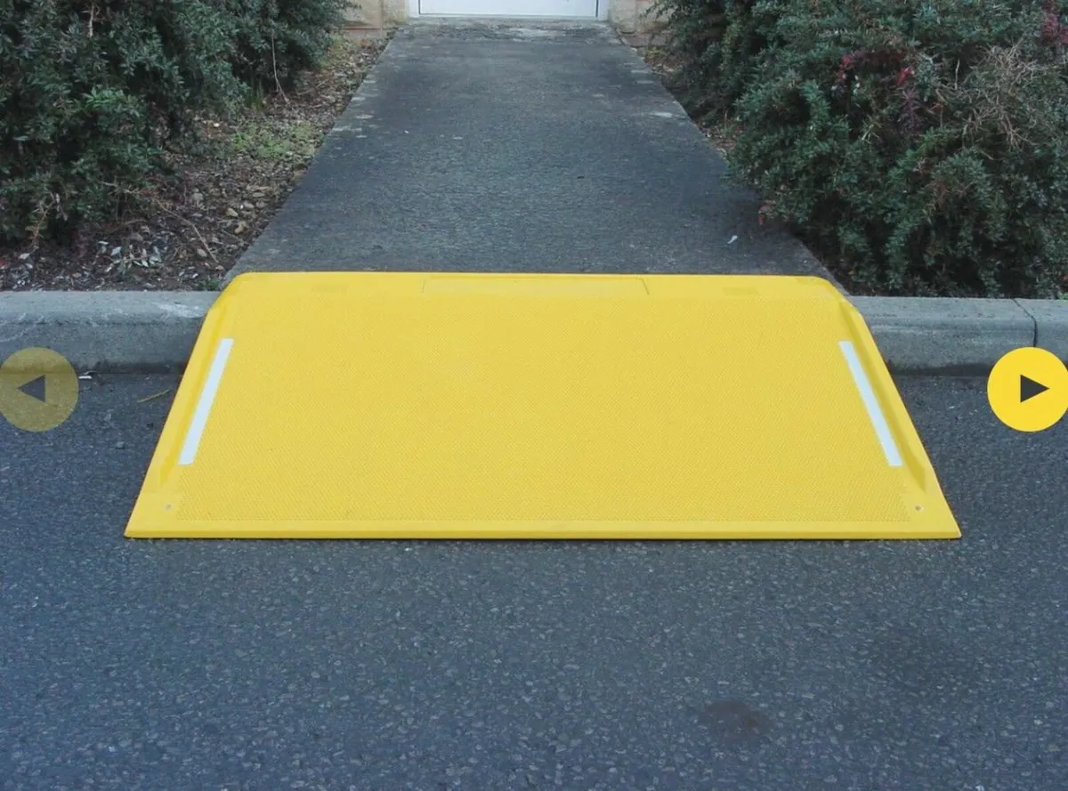 Curp Ramp for Wheelchairs and Hand Trolleys - Image 3