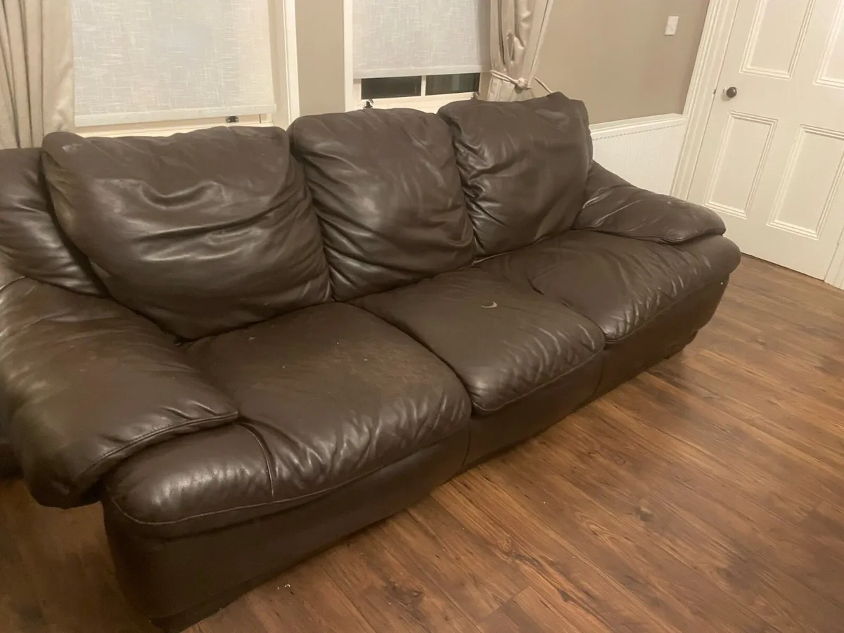 Leather armchair, 2 sofas and ottoman. - Image 2