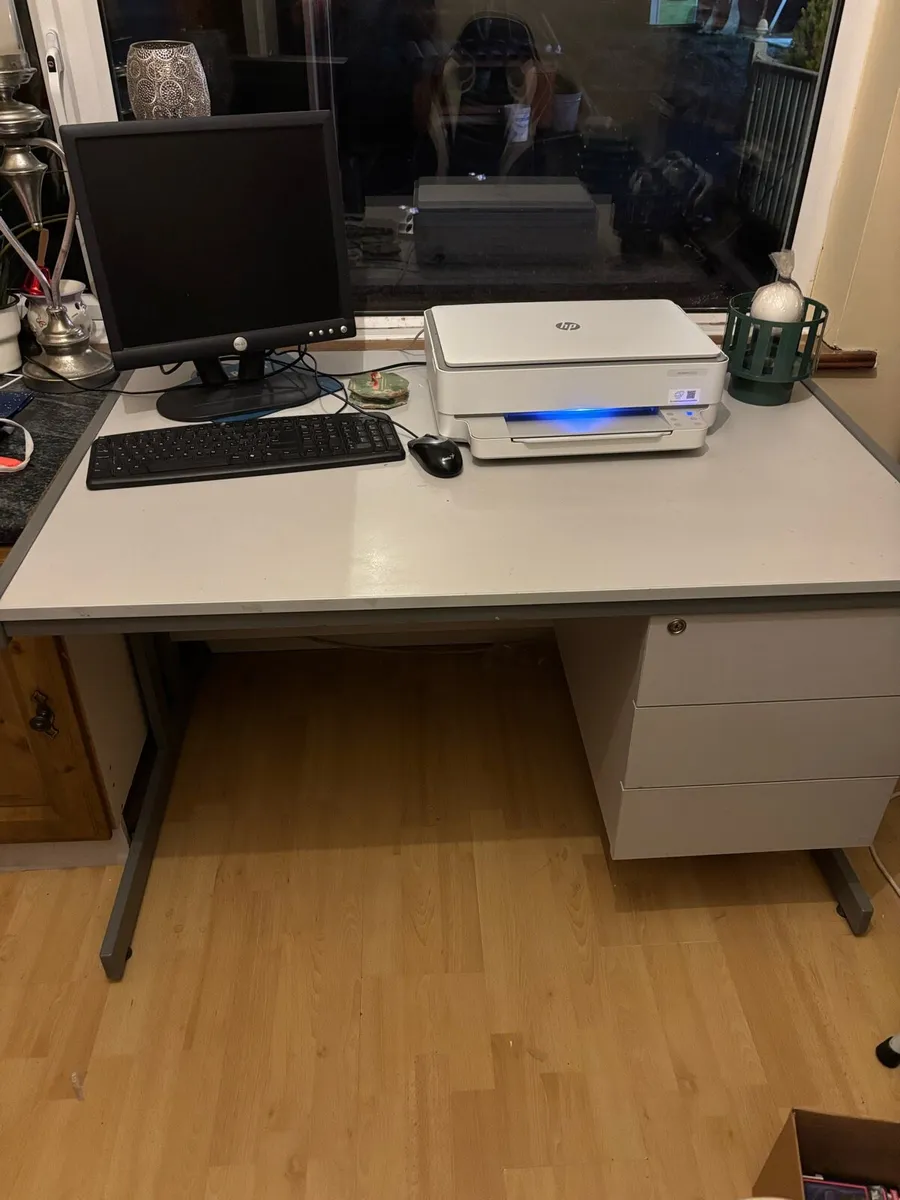 Office / Study desk - Image 3